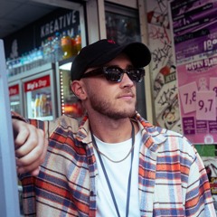 Dennis Louvra