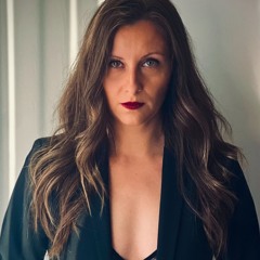 Elle J