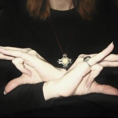 𖤐