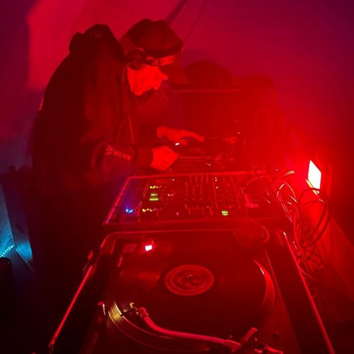 playing some NEW tracks + loops @ home 1.8.2020