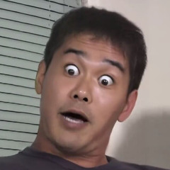 枕がデカすぎます