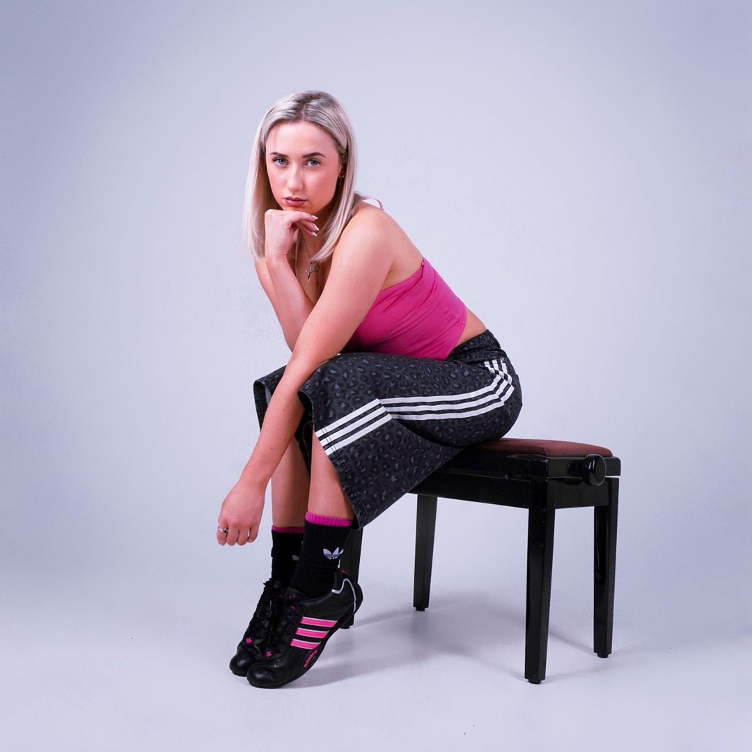 Stream HANÀ music | Listen to songs, albums, playlists for free on