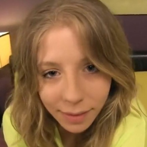 Julia Melody’s avatar