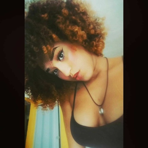 Natalia Oliveira’s avatar
