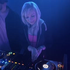 DJ  L O U