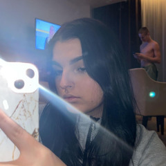 sarakalasnikova