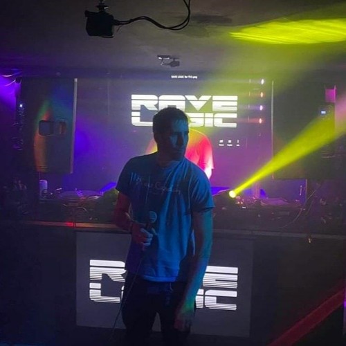 DeeCee's first ever dnb mix.