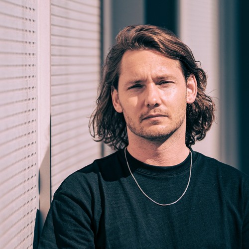 Na.ri ft. L-X -On the dance floor