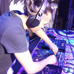 DJ RAVEECK