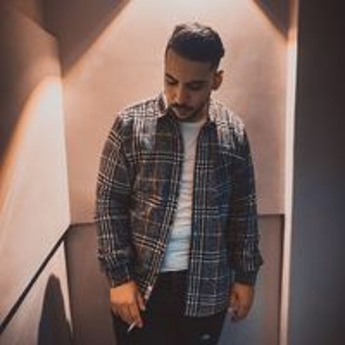 مهرجان العجوز و الصبى غناء فريق اكس تيم عزبة محسن.mp3