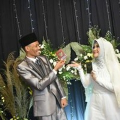 Guswinko Hennast Decoration