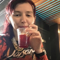 WhiskeyChickEvelyn ;) <3