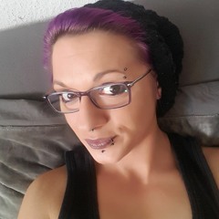 >Melly2809<