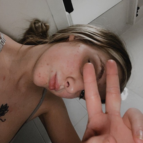 skitzo productions - She Goes She Goes She Just Goes.mp3