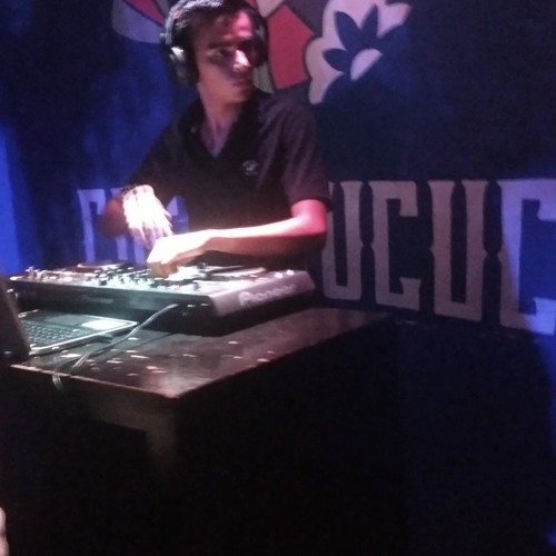 Stream Roberto López music Listen to songs, albums, playlists for