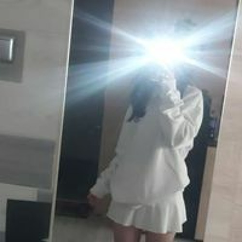 Nicolka<3’s avatar