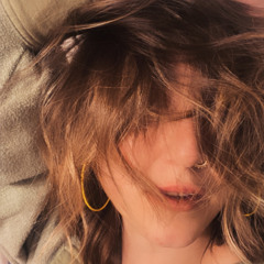 Molly Wynona