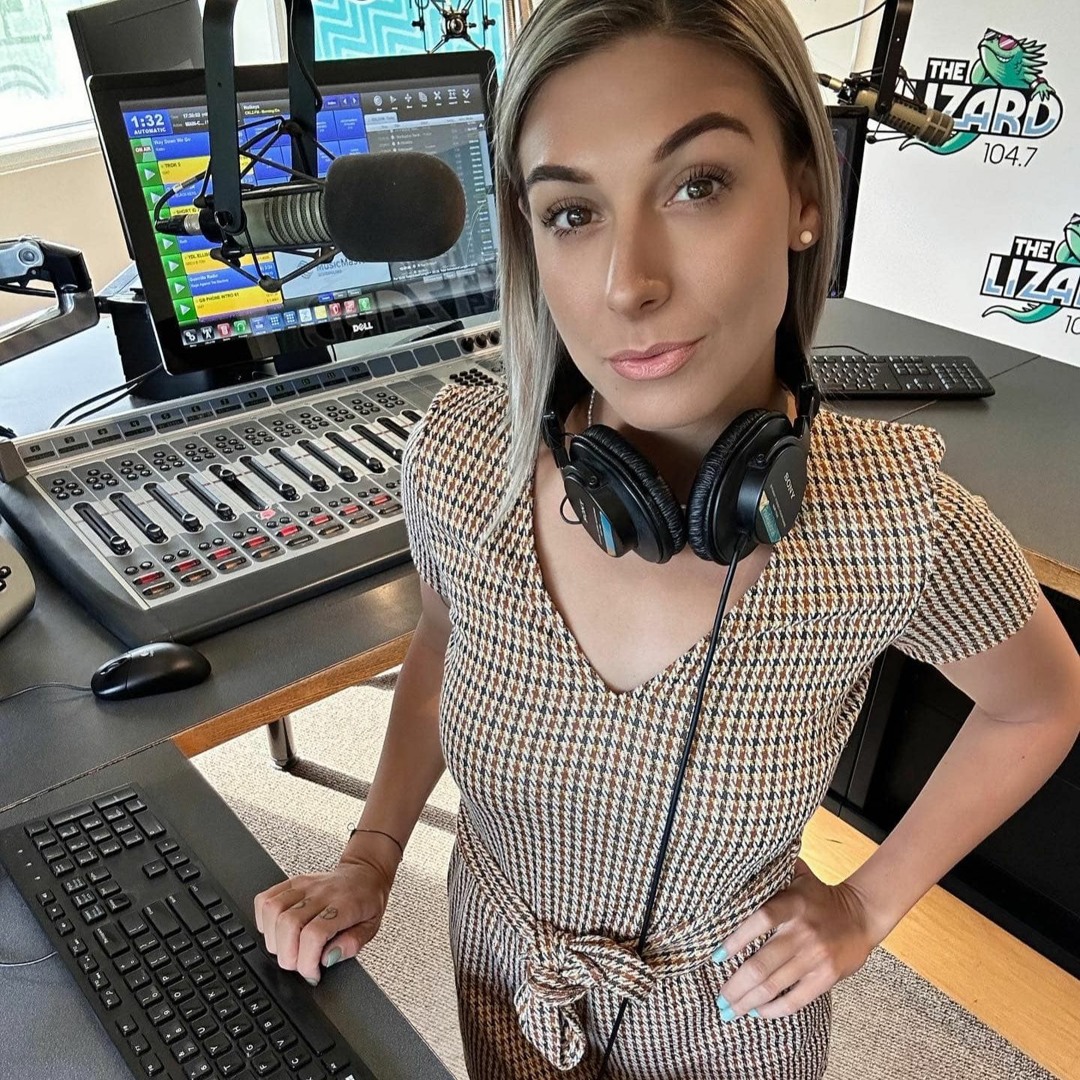 Stream Sarah Nick FM | Listen to podcast episodes online for free
