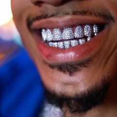 Off-White Dee (@1offwhitedee)