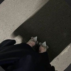 818