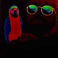 <(0_0)>