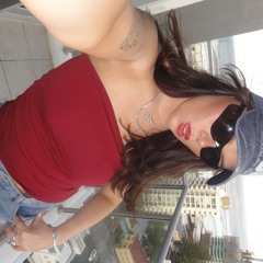 alex posa <3