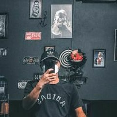 Zi Barber