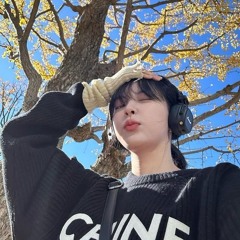 지젤이가 만들어준 컵라면의 후레이크 중에 조그만 건조된 야채