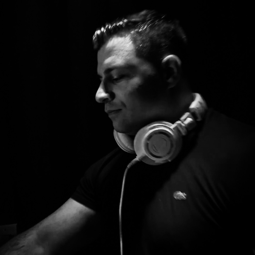 Stream NIKKOS DINNO music | Listen to songs, albums, playlists for