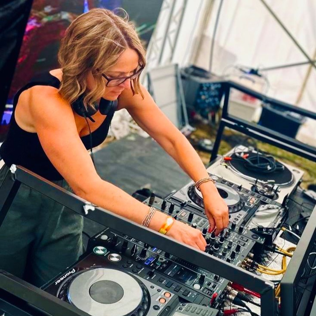 Stream DJ EMMA WILD music | Listen to songs, albums, playlists for