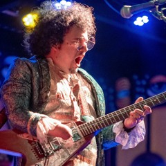 Best one handed guitar player JESSE LEE