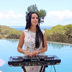 DJ Lia
