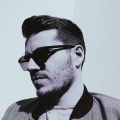 Tom Bakers