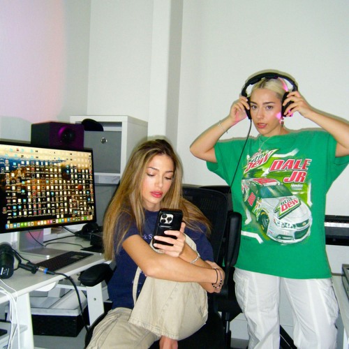 me n ü — artist photo