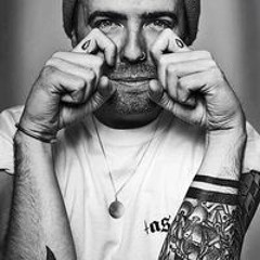 1Related tracks: On The Floor - HungTeddy X KCV