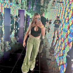 Alexandra Santa Cruz