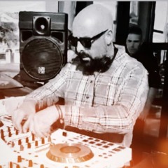 VÍCTOR TEC