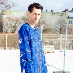 C H A R L Y R O U S S E L