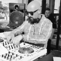 VÍCTOR TEC