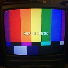 KEEP ON KISSING!