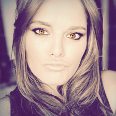 Evelyn DK