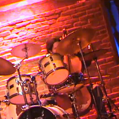 Elliot Humberto Kavee