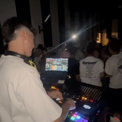 Dj Estis