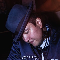 DJ Crazy Knees