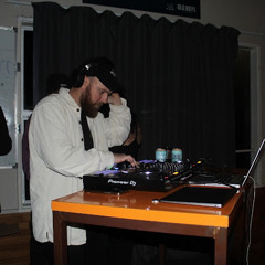 Mickey Clough (M00DY)