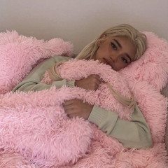 peachristine🧞‍♀️🦋🛍🍷🚬💓🌧