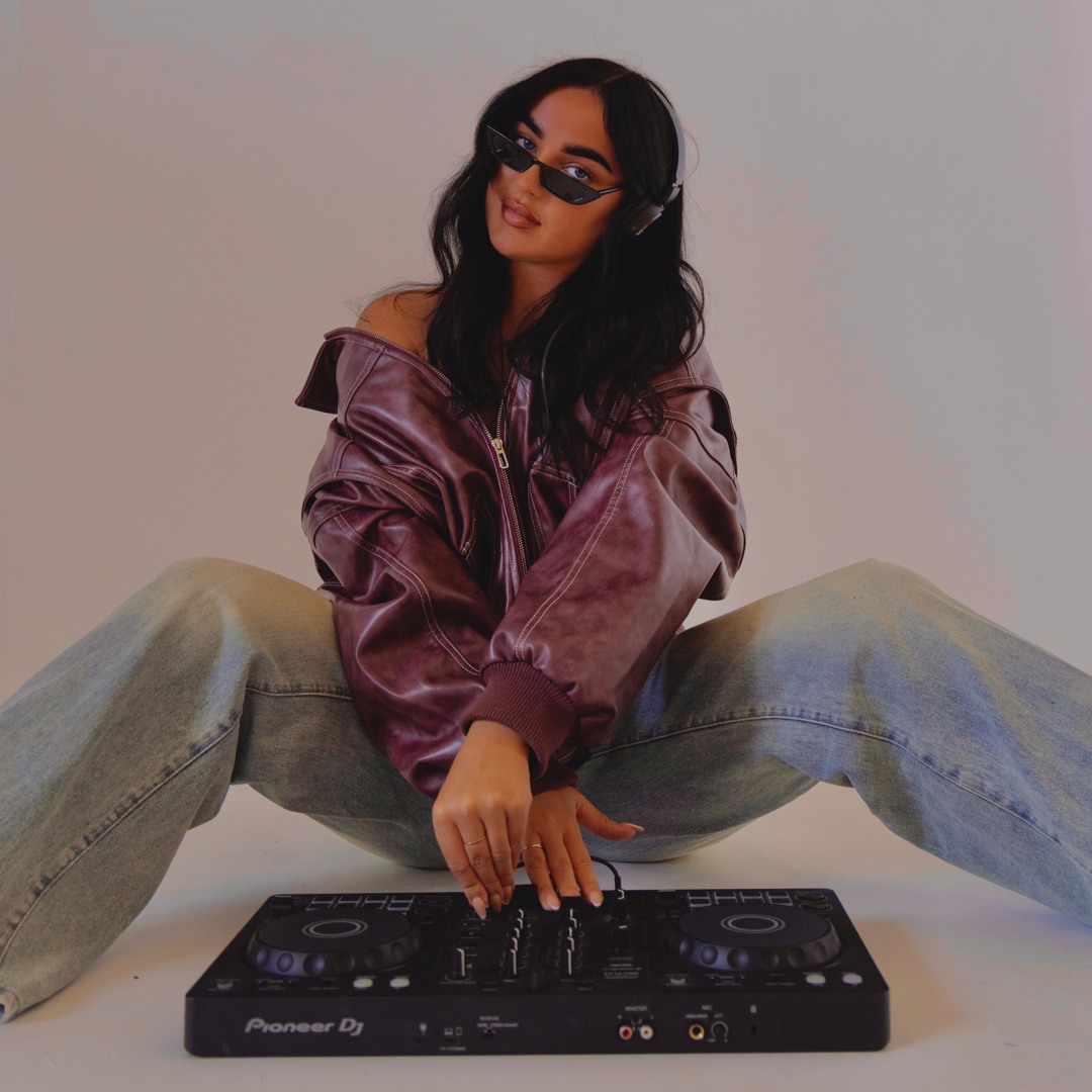 Stream DJ Sophie Wall music | Listen to songs, albums, playlists
