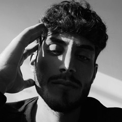 أخاف انت تمطرُ الدُنِيا وَلستِ معي..