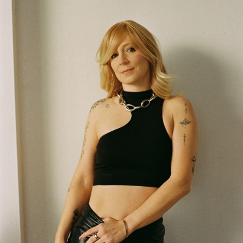 Amber Long artist photo