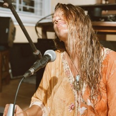 Fern Olivia | DJ Ferni